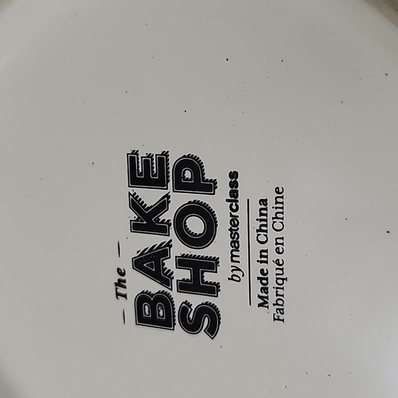 The Bake Shop 3 Qt. Batter Bowl EUC - Picture 3 of 5